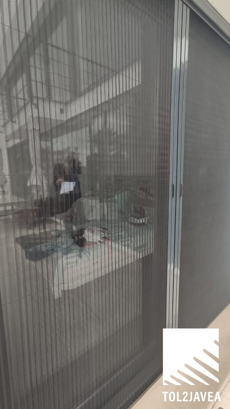 Una puerta con una mosquitera de Tol2Jávea