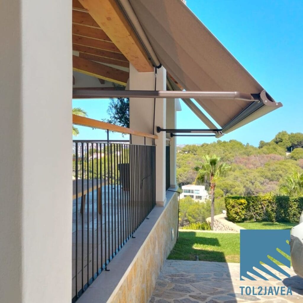 BRONZE LACQUERED STRAIGHT POINT ARM CASSETTE AWNING - Tol2Javea
